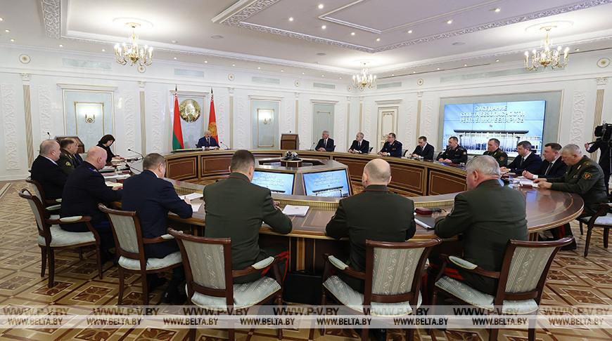 Лукашенко: положения обновленной Конституции обеспечат развитие Беларуси в условиях вызовов и угроз Лукашенко: положения обновленной Конституции обеспечат развитие Беларуси в условиях вызовов и угроз