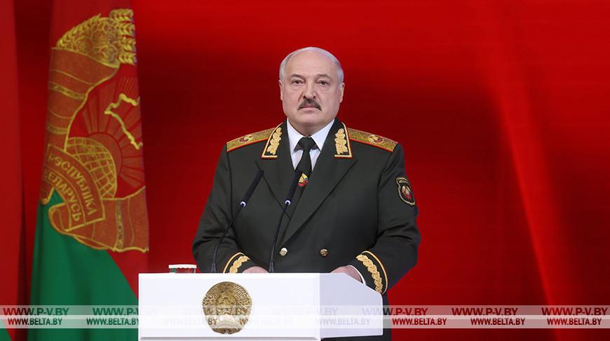 Лукашенко: День защитников Отечества - праздник каждого, кто готов стать на защиту суверенитета страны