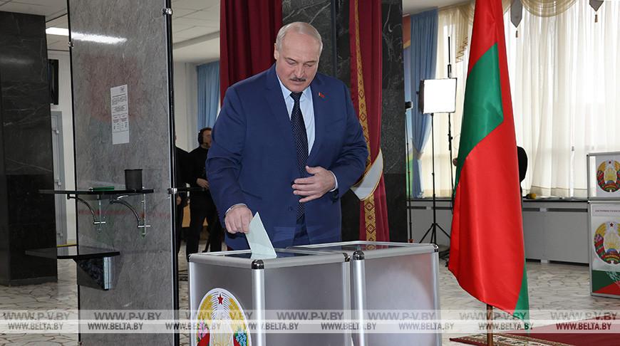 Лукашенко проголосовал на референдуме по обновленной Конституции Лукашенко проголосовал на референдуме по обновленной Конституции