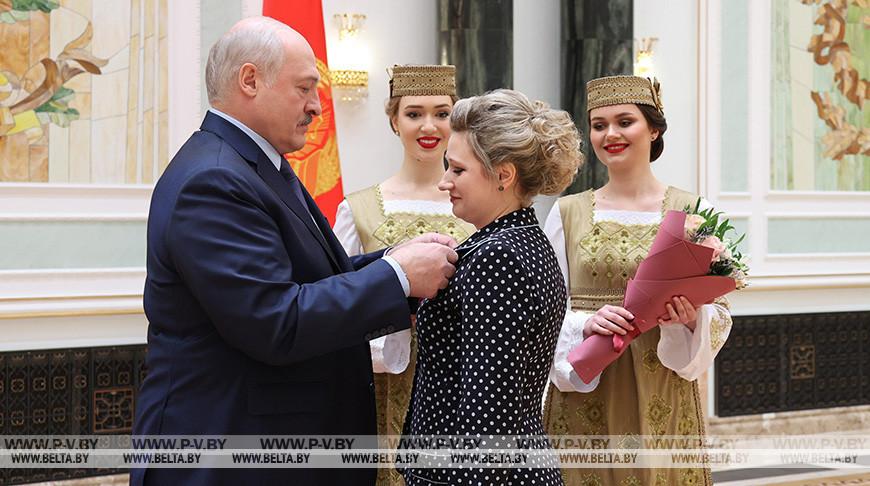 "Искренне горд за каждого". Лукашенко вручил госнаграды и генеральские погоны "Искренне горд за каждого". Лукашенко вручил госнаграды и генеральские погоны