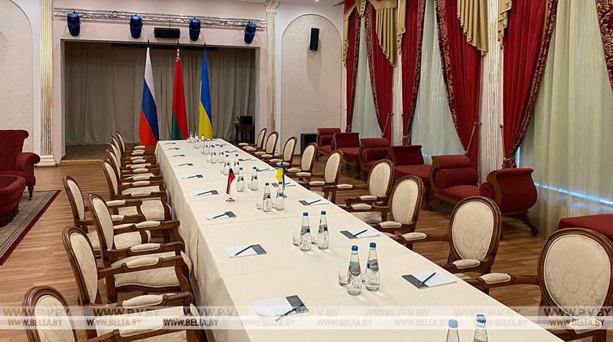 Российская делегация прибыла к месту переговоров с Украиной в Гомельской области Российская делегация прибыла к месту переговоров с Украиной в Гомельской области