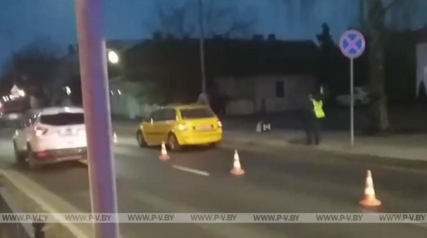 В Пинске легковушка сбила пешеходов. Один из них погиб
