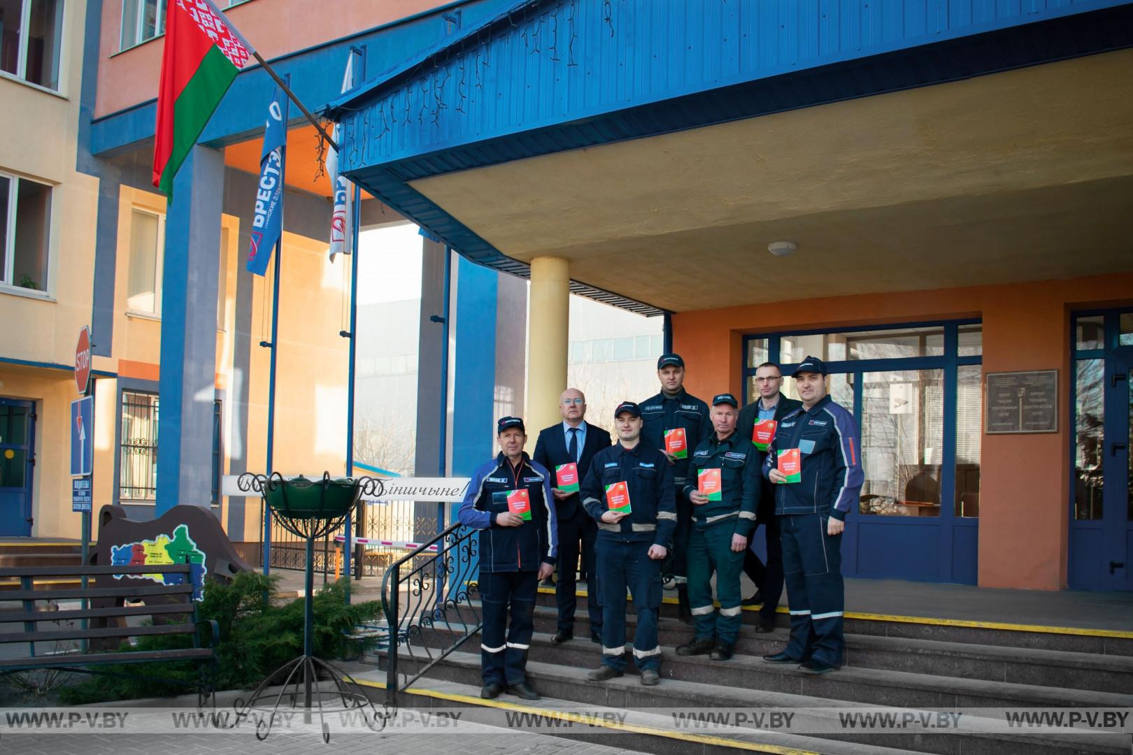В Пинских электросетях прошел флешмоб В Пинских электросетях прошел флешмоб