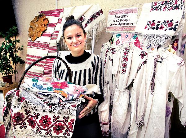 Полесские экспонаты из личной коллекции семьи Лукашевич представили на выставке в библиотеке