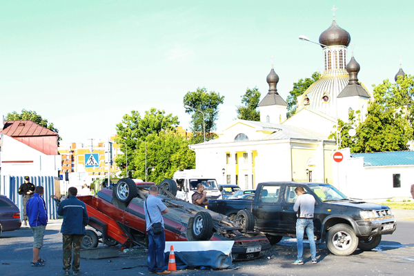 Сегодня утром произошло ДТП на перекрестке улиц Горького и Белова