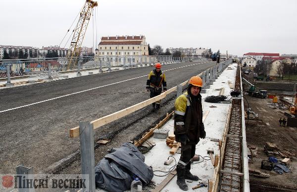 Реконструкция моста через Пину будет завершена через несколько месяцев