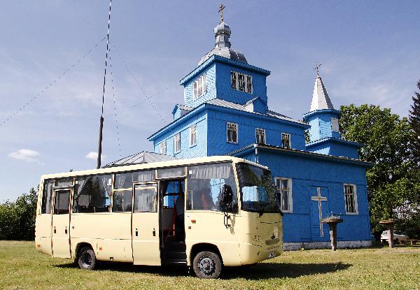 Приходу Рождества Пресвятой Богородицы в д. Поречье был передан автобус
