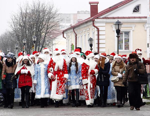 У Пінску выбралі лепшых Дзеда Мароза і Снягурку - фотарэпартаж