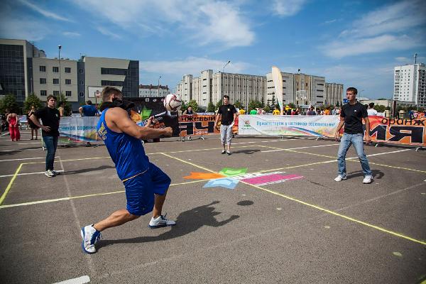В День молодежи пройдет чемпионат города по игре с мячом «Квадрат» В День молодежи пройдет чемпионат города по игре с мячом «Квадрат»