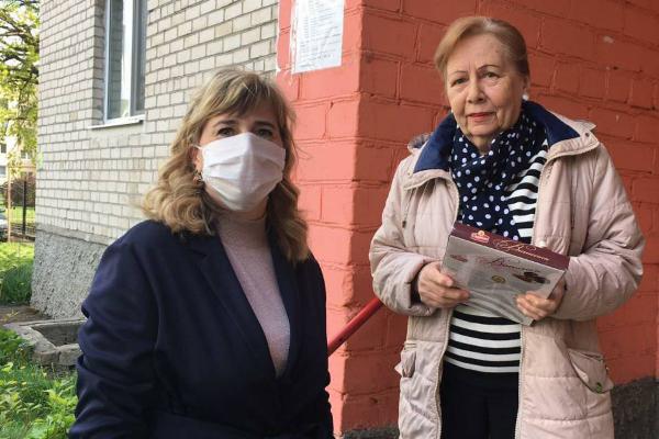 Медики поздравили ветеранов с Днем Победы