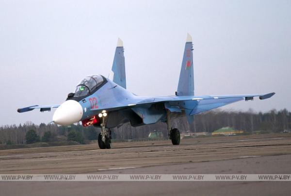 Вторая пара боевых самолетов Су-30 СМ прибыла в Беларусь