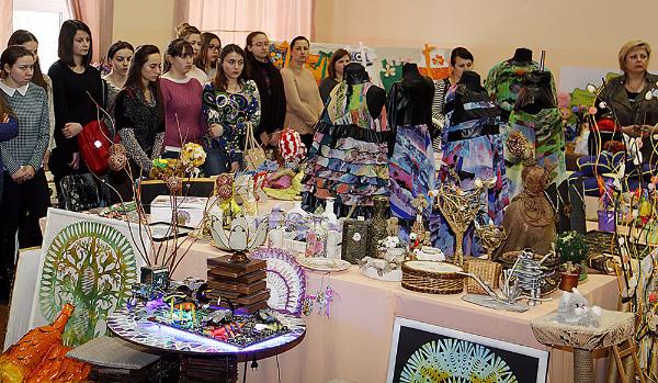 В колледже легкой промышленности открылась выставка инновационного и технического творчества