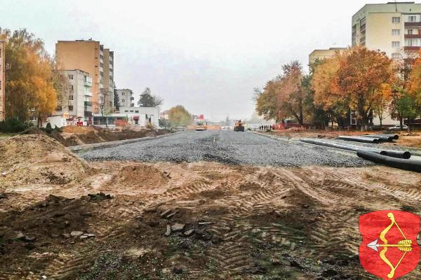 На улице Брестской делают гравийно-щебеночное основание под асфальт