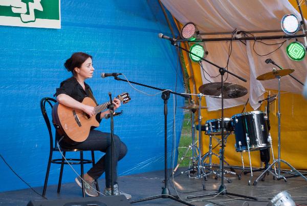 По профессии – диспетчер, по призванию – музыкант, а в душе – ремесленник