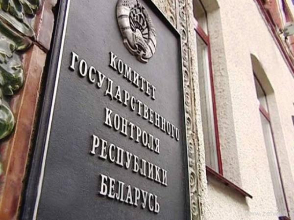 На Пинщине в одном из хозяйств ремонтировали личное авто за счет предприятия На Пинщине в одном из хозяйств ремонтировали личное авто за счет предприятия