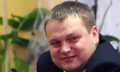 Председатель ФК «Шахтер» подарил школе №2 спортинвентарь