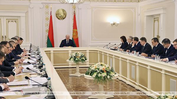 От инвестпрограммы до вопросов агроэкотуризма - Лукашенко собрал совещание с руководством Совмина От инвестпрограммы до вопросов агроэкотуризма - Лукашенко собрал совещание с руководством Совмина