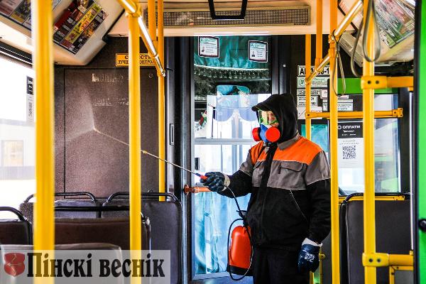 Как в Пинском автопарке дезинфицируют транспорт