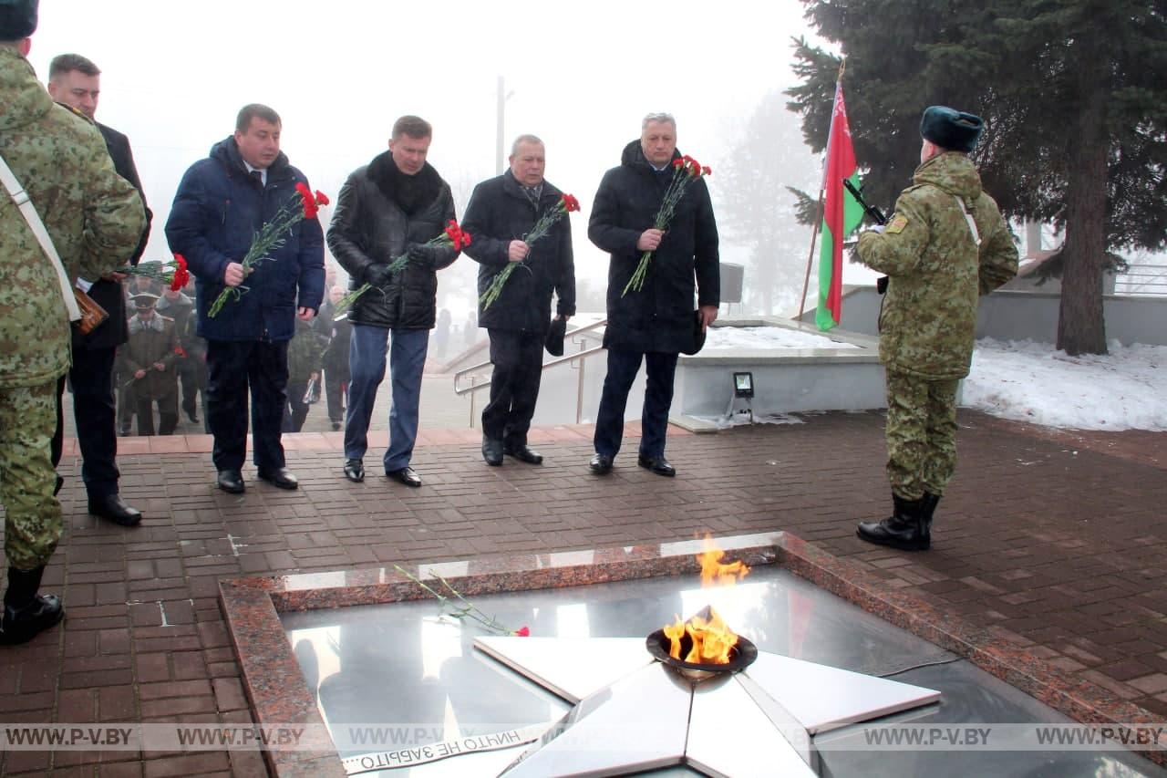 День защитников Отечества и Вооруженных Сил Республики Беларусь в Пинске отметили митингом