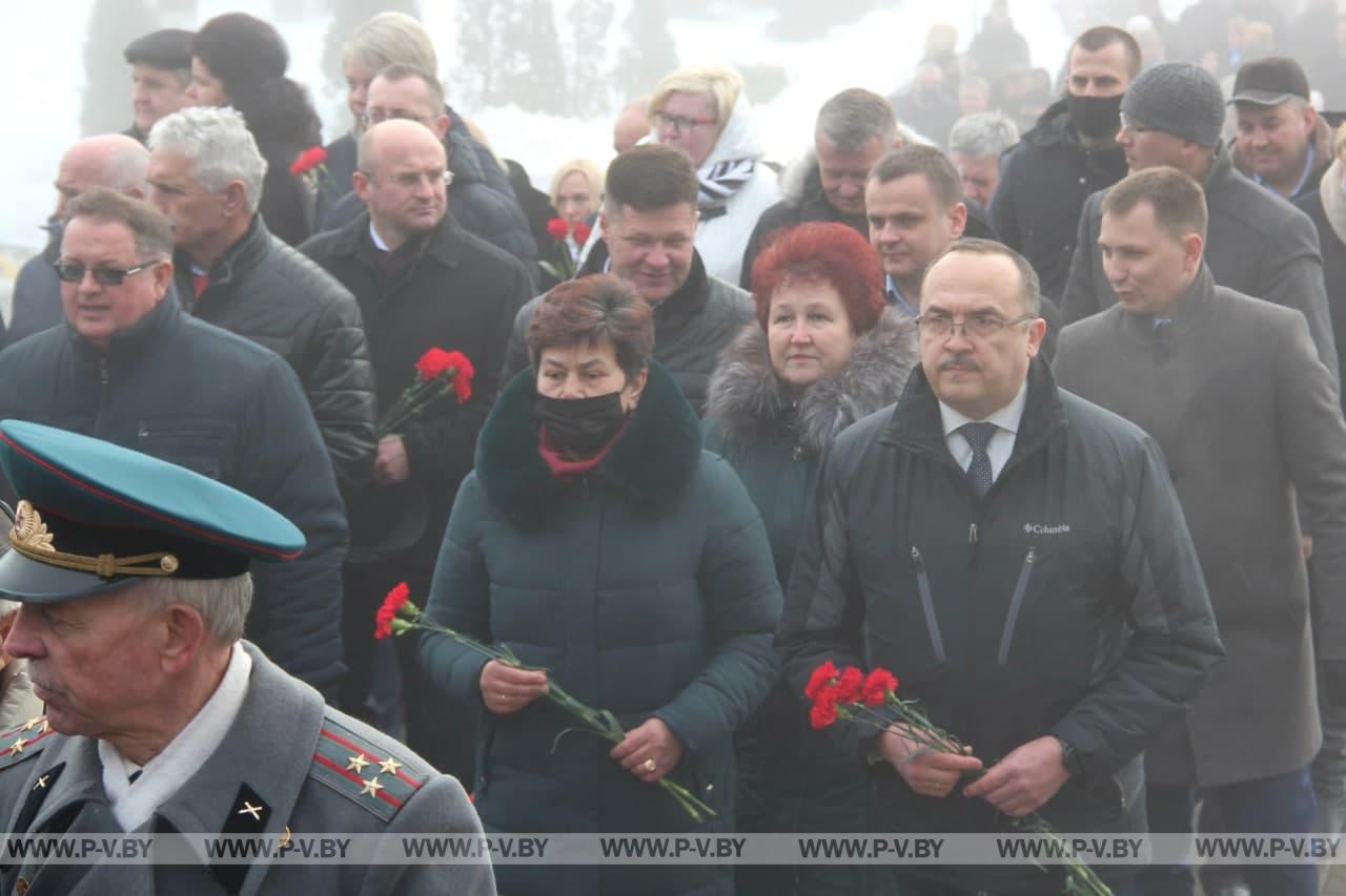День защитников Отечества и Вооруженных Сил Республики Беларусь в Пинске отметили митингом