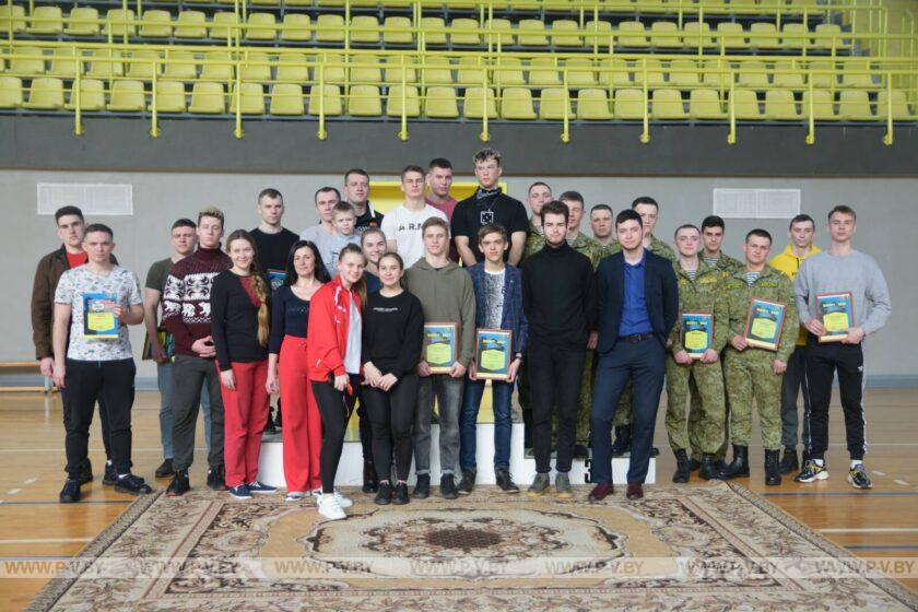 В ПолесГУ прошел спортивный турнир студентов и силовиков