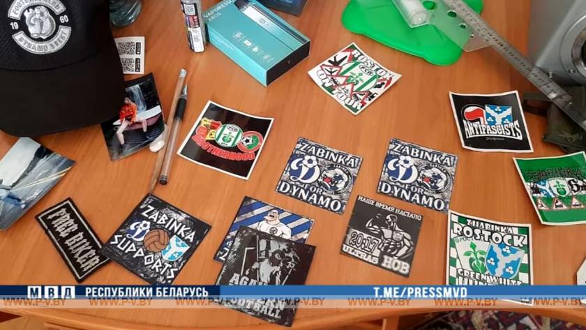 Оружие, «еж» и форма МВД: в Жабинке за деструктивную деятельность задержали 12 человек Оружие, «еж» и форма МВД: в Жабинке за деструктивную деятельность задержали 12 человек