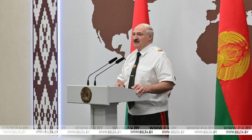 "Чтобы новая власть не загубила государство" - Лукашенко высказался о переменах, врагах Беларуси и новой Конституции "Чтобы новая власть не загубила государство" - Лукашенко высказался о переменах, врагах Беларуси и новой Конституции