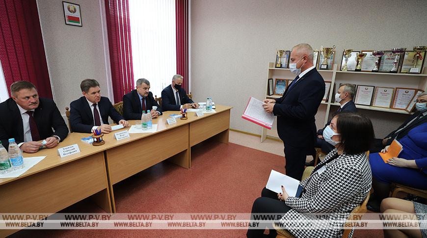 Петришенко посетил Центр обеспечения деятельности бюджетных организаций Пинска Петришенко посетил Центр обеспечения деятельности бюджетных организаций Пинска