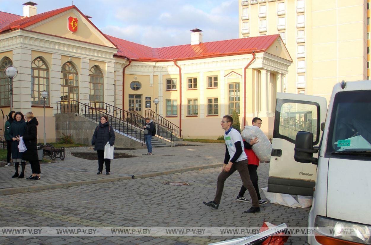 Более полутонны пластиковых крышечек смогли собрать пинчане и жители района на благотворительность. Более полутонны пластиковых крышечек смогли собрать пинчане и жители района на благотворительность.