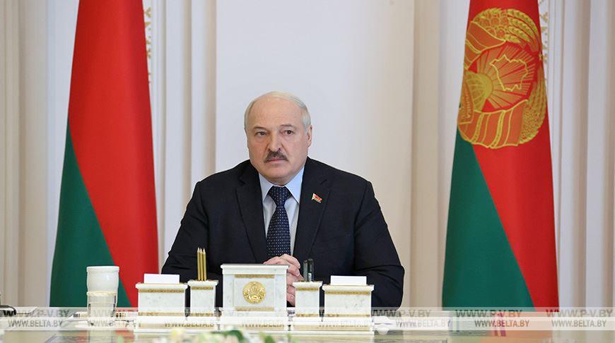 Лукашенко поручил в кратчайшие сроки доработать проект указа о рекламе в СМИ Лукашенко поручил в кратчайшие сроки доработать проект указа о рекламе в СМИ