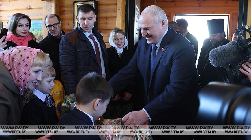 Лукашенко: счастье у белорусов одно - надо сберечь нашу землю Лукашенко: счастье у белорусов одно - надо сберечь нашу землю