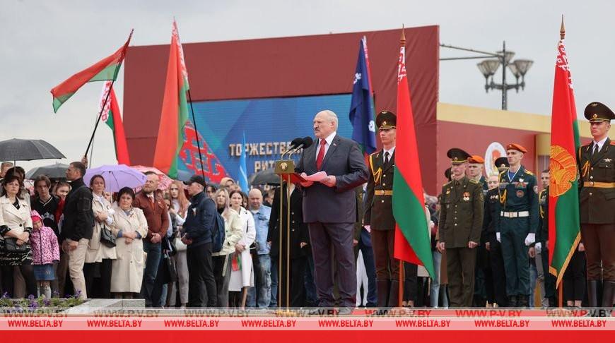 Лукашенко: государственные герб и флаг олицетворяют суверенитет и национальное единство Беларуси