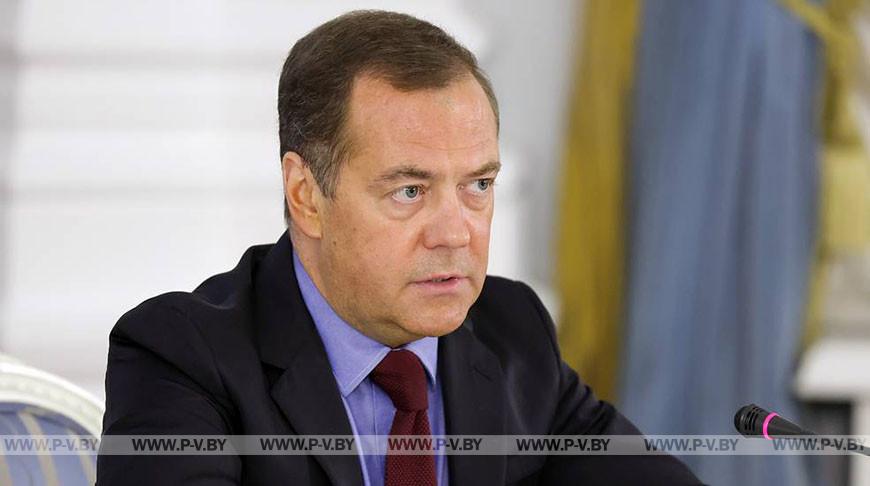 Медведев убежден, что Зеленскому не нужны договоренности о мире Медведев убежден, что Зеленскому не нужны договоренности о мире