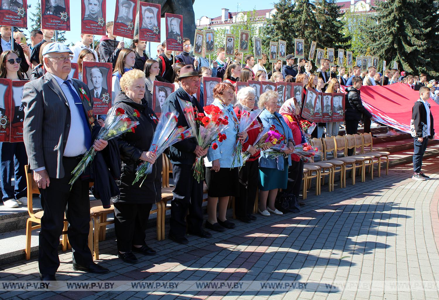 Фоторепортаж: в Пинске празднуют великий майский праздник – День Победы
