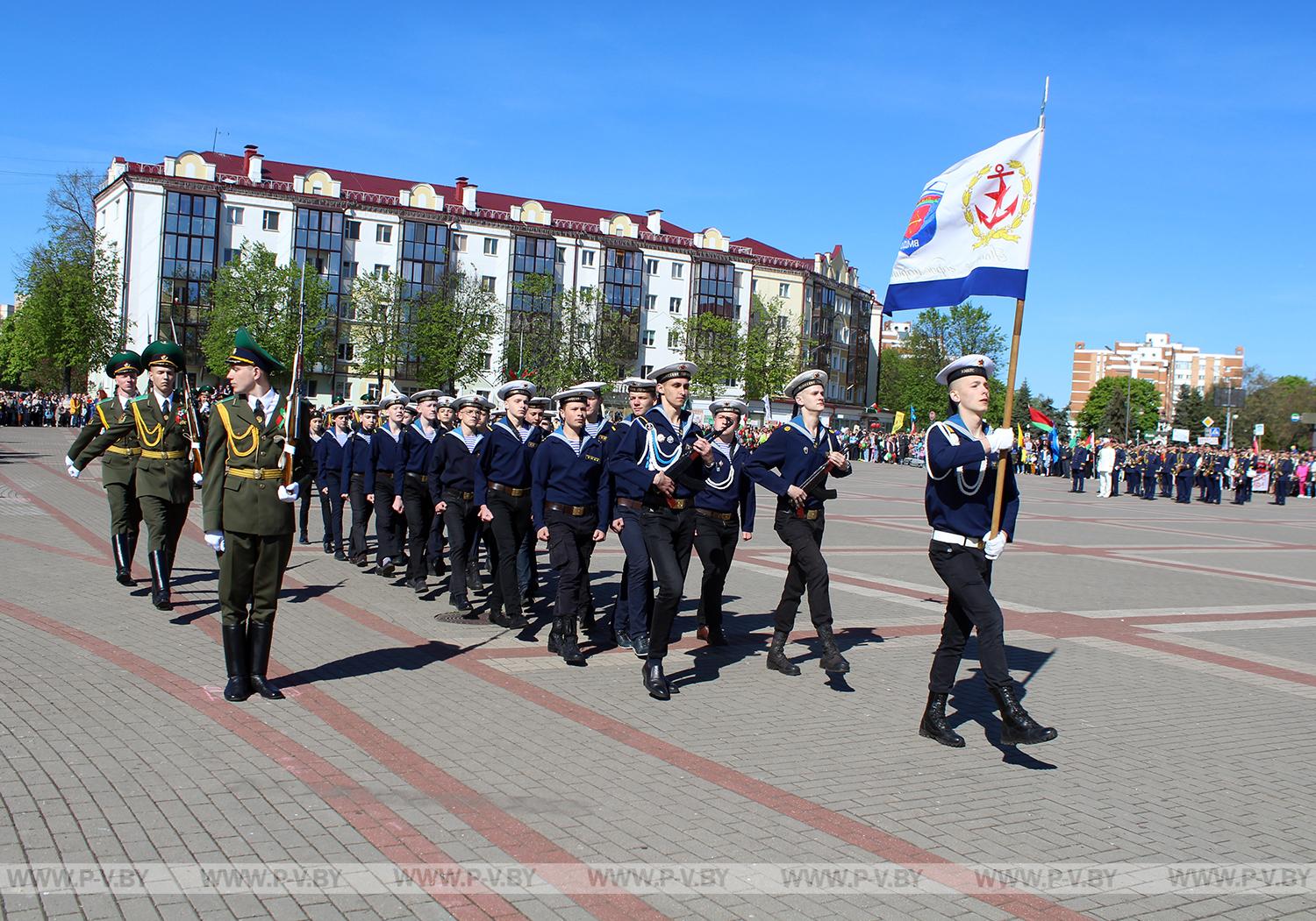 Фоторепортаж: в Пинске празднуют великий майский праздник – День Победы