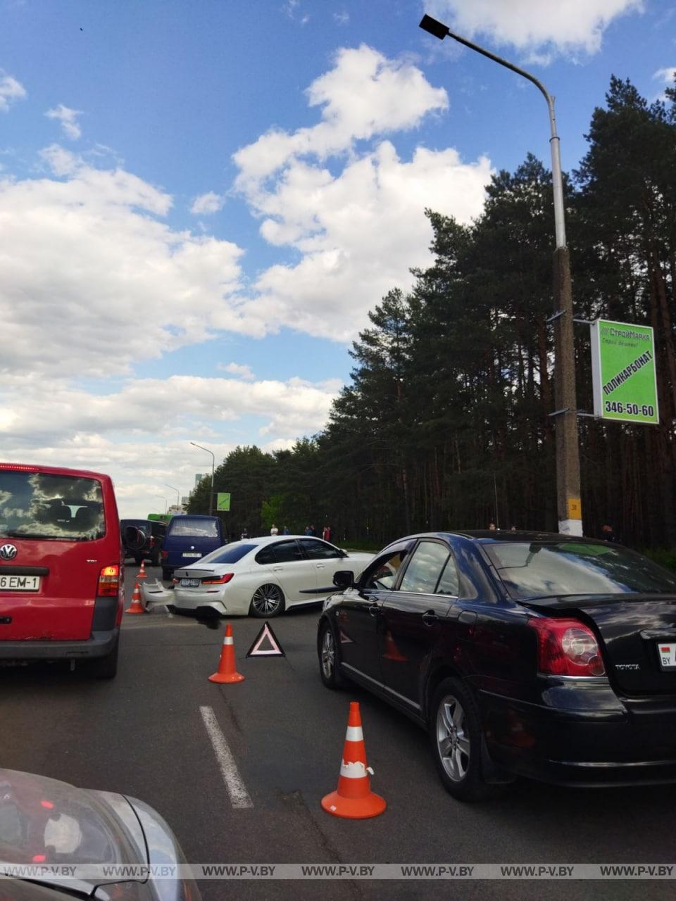 Автобус с пассажирами попал в аварию в Пинске