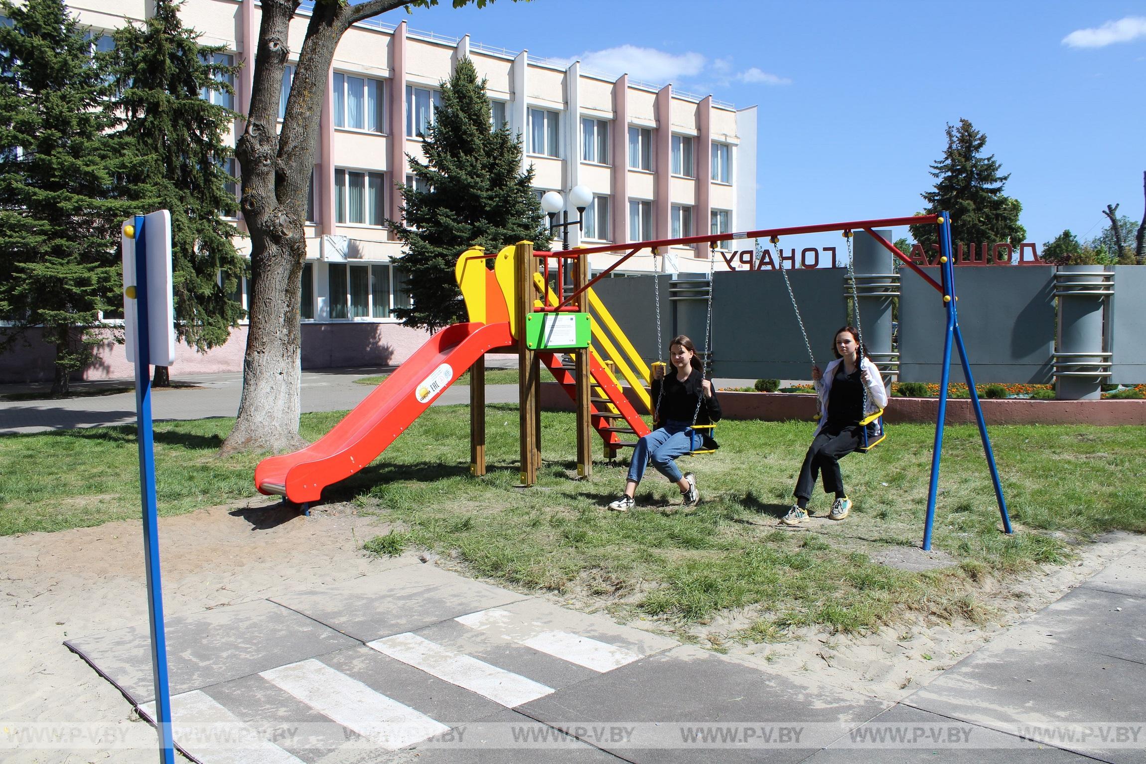 В Пинске появились новые игровые площадки для детей