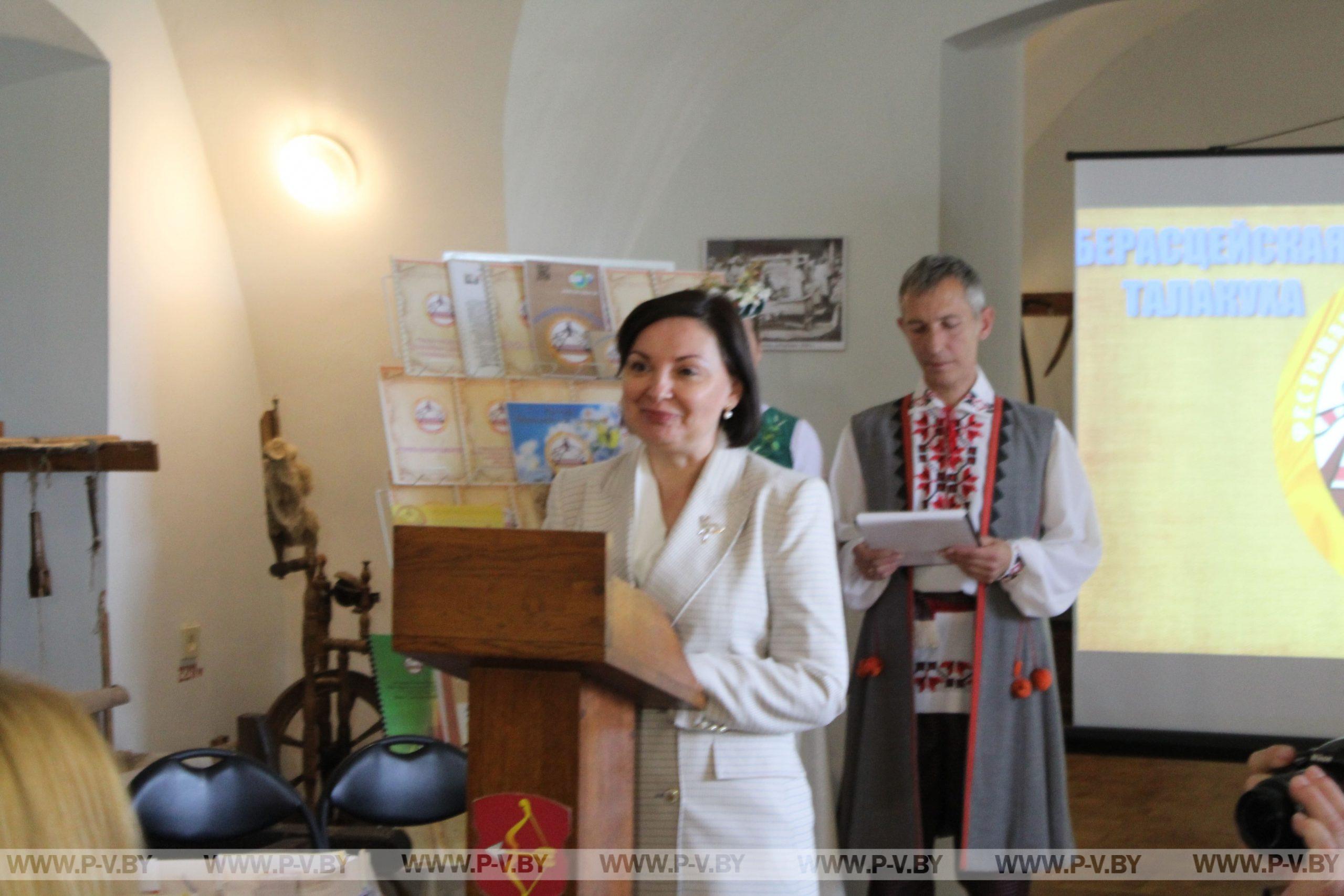 Гучалі цудоўныя песні, з сена нараждаліся… лялькі