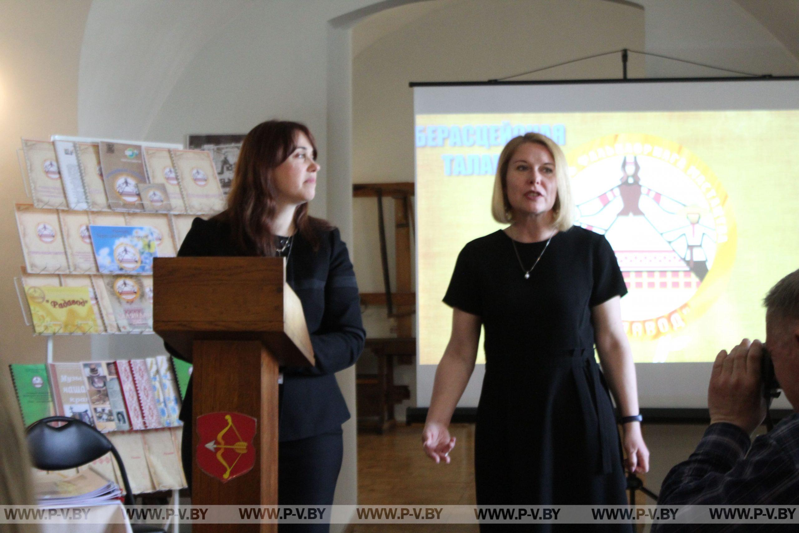 Гучалі цудоўныя песні, з сена нараждаліся… лялькі