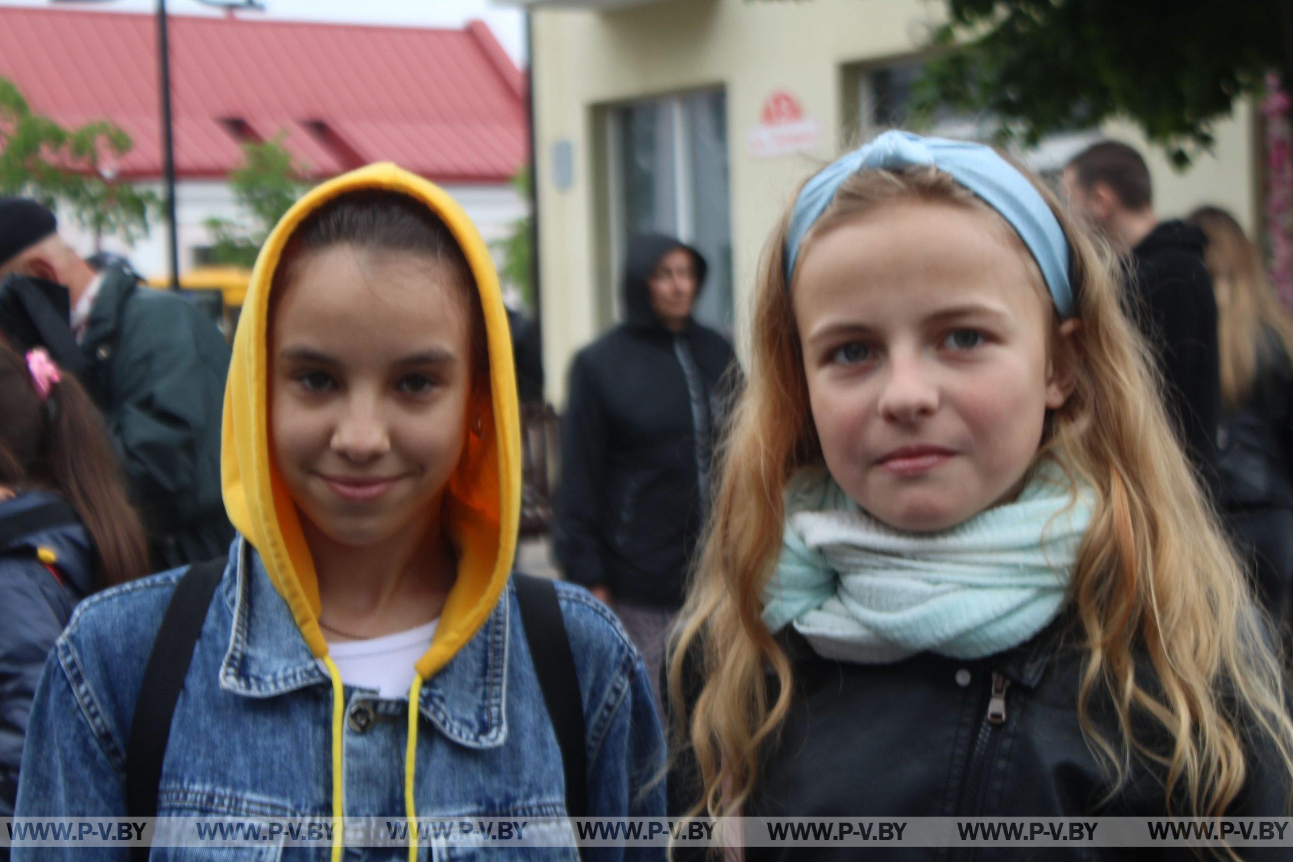 Пінская “пешаходка” здзіўляла цудоўнымі вырабамі, прысмакамі, песнямі і танцамі