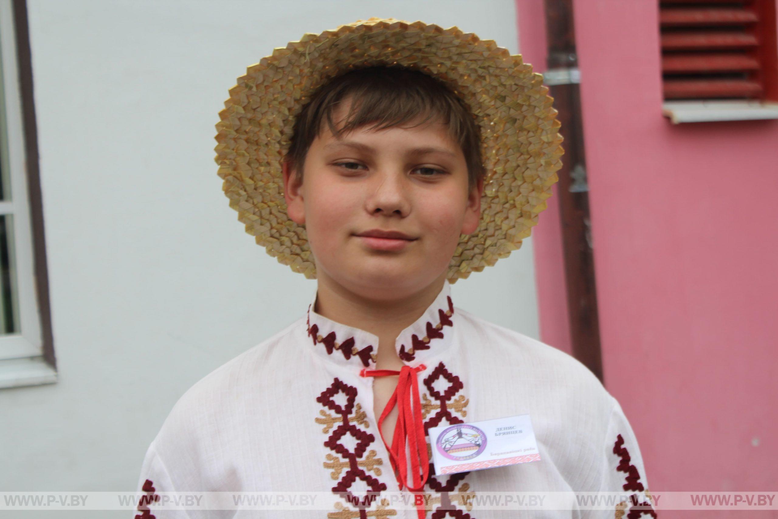 Пінская “пешаходка” здзіўляла цудоўнымі вырабамі, прысмакамі, песнямі і танцамі