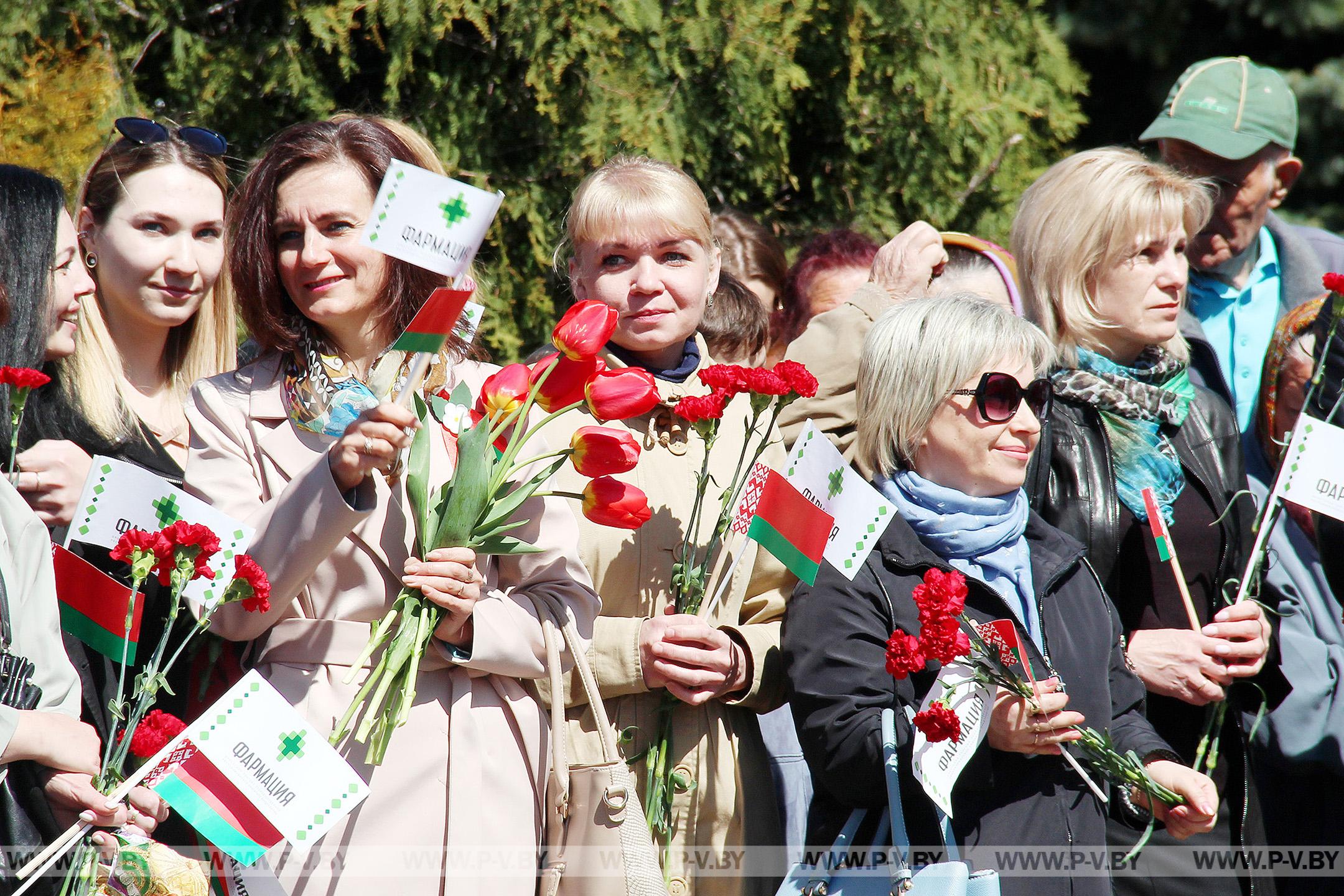 Продолжением торжеств стал митинг у мемориального комплекса партизанам Полесья