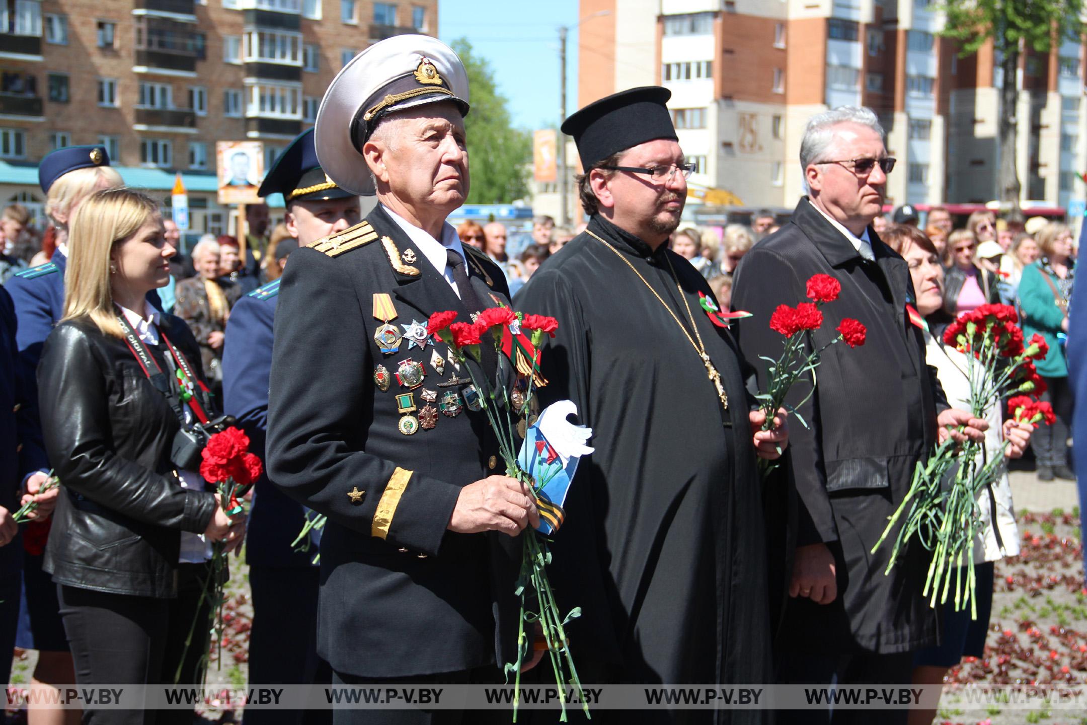 Продолжением торжеств стал митинг у мемориального комплекса партизанам Полесья