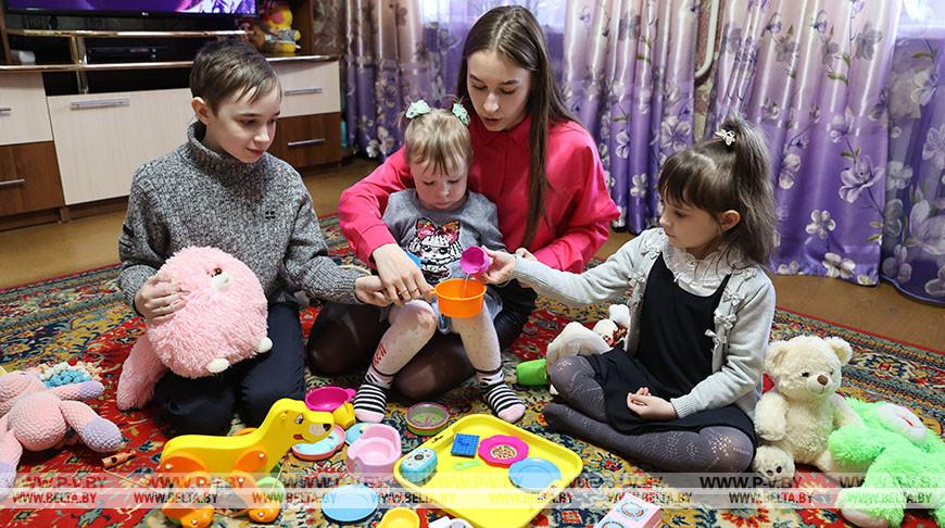 Минтруда: семьи с двумя и тремя детьми стали стандартом белорусского общества