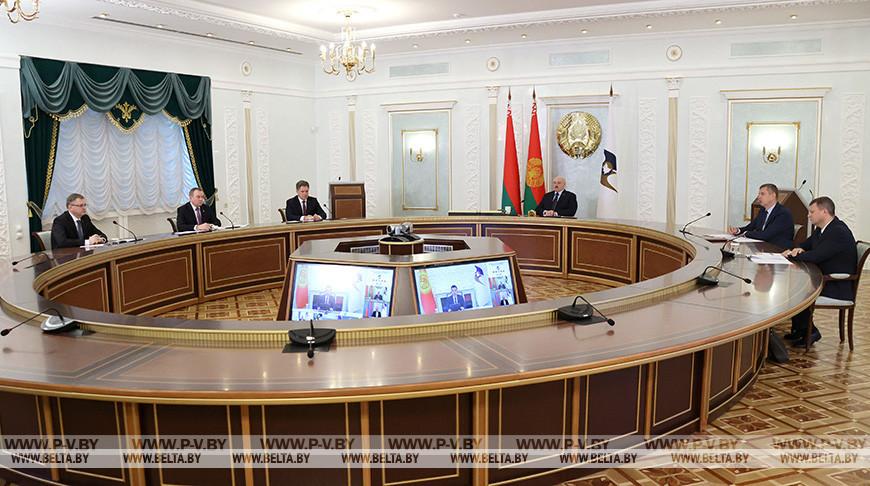 Лукашенко призвал страны ЕАЭС сплотиться и действовать единым фронтом Лукашенко призвал страны ЕАЭС сплотиться и действовать единым фронтом