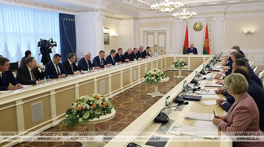 В Беларуси изменят подходы к экономической политике? Подробности совещания у Лукашенко