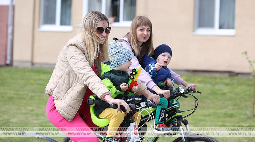 Минтруда: в Беларуси различными видами пособий охвачены более 420 тыс. детей