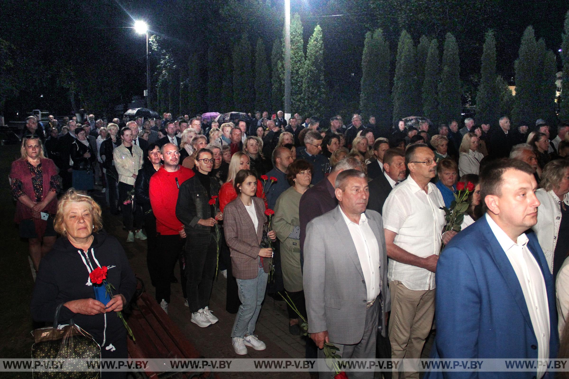22 июня ровно в четыре часа… В Пинске почтили память павших воинов и мирных жителей