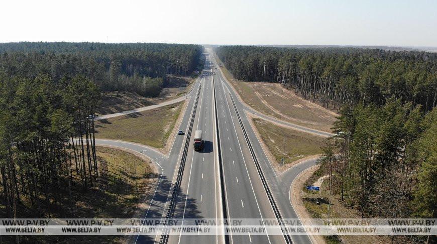 Лукашенко считает необходимым усилить работы по ремонту и модернизации местных дорог