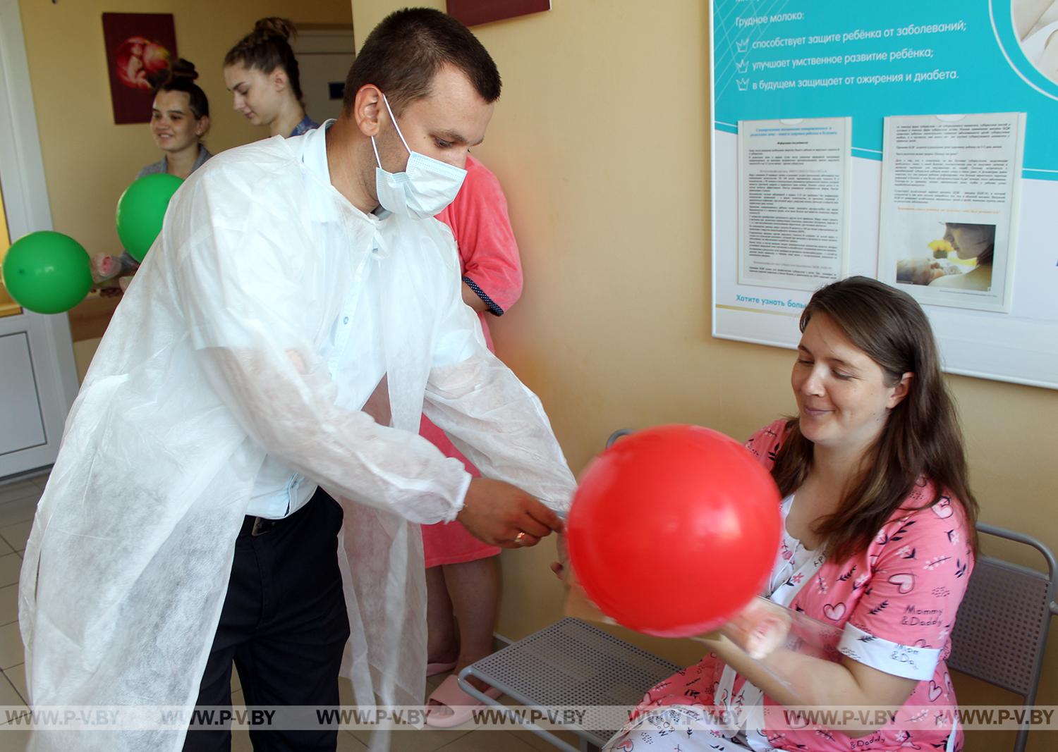 БРСМ – малышам: подарки новорожденным вручили в Пинском межрайонном роддоме
